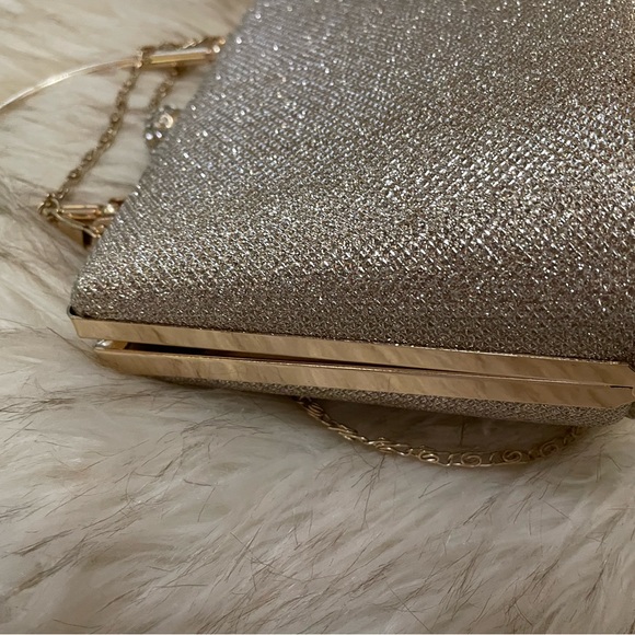 Gold Evening  Bag. Detachable chain strap. - Picture 5 of 5
